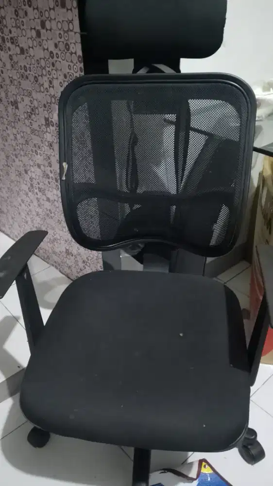 Kursi kantor atau kursi game