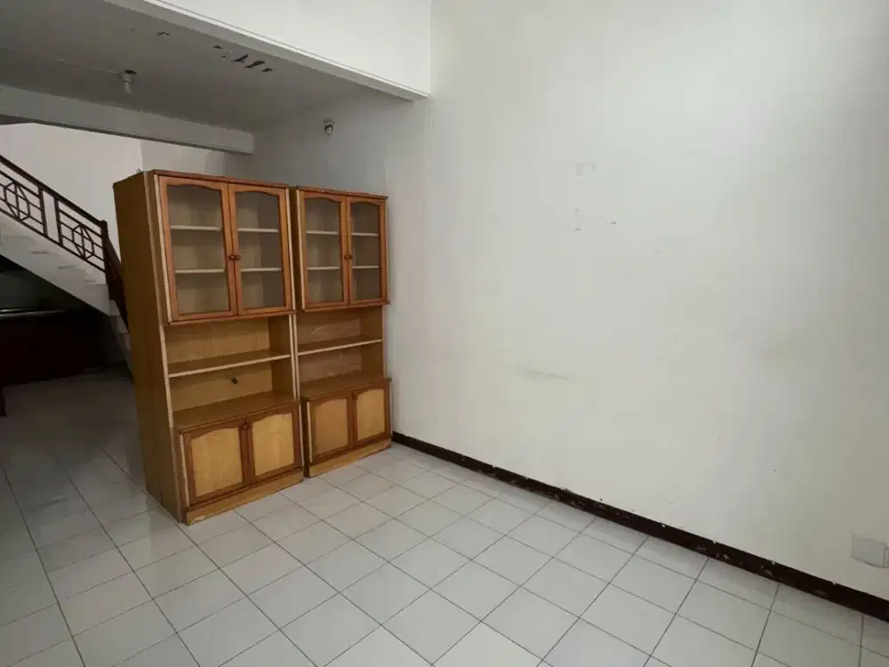 Rumah Puri Asri satu setengah lantai pakuwon city