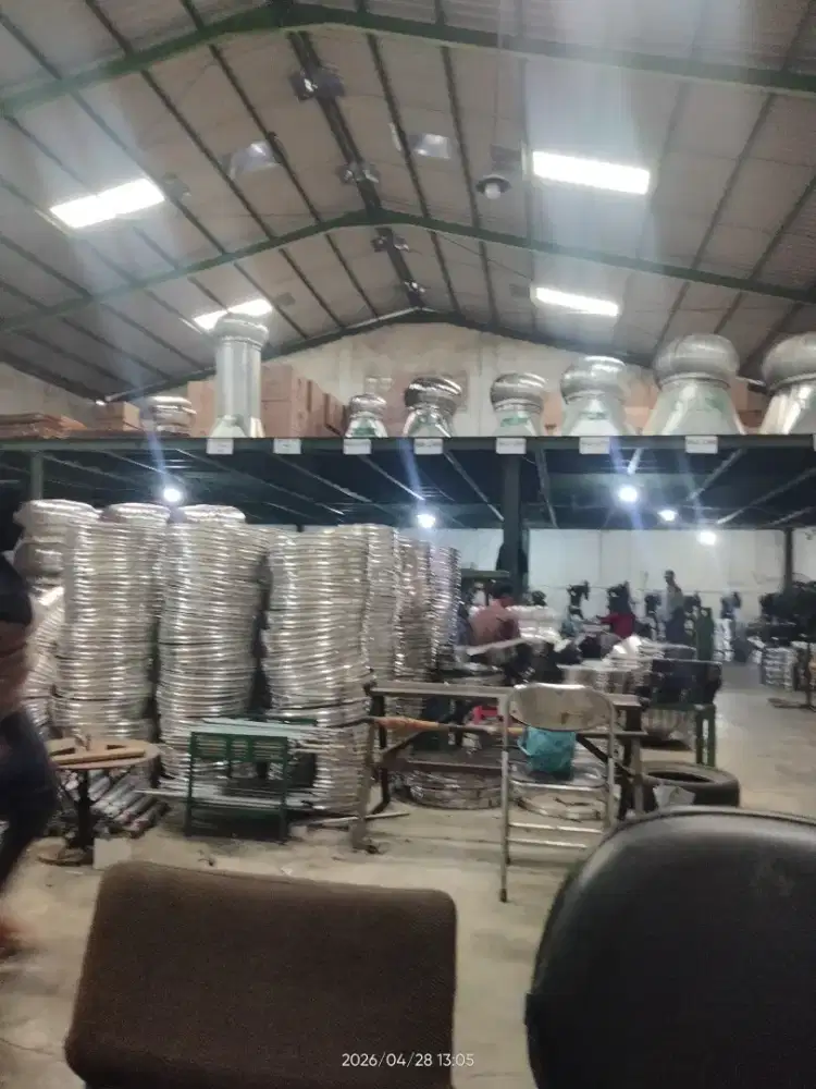 Dibutuhkan kepala teknisi untuk pabrik.