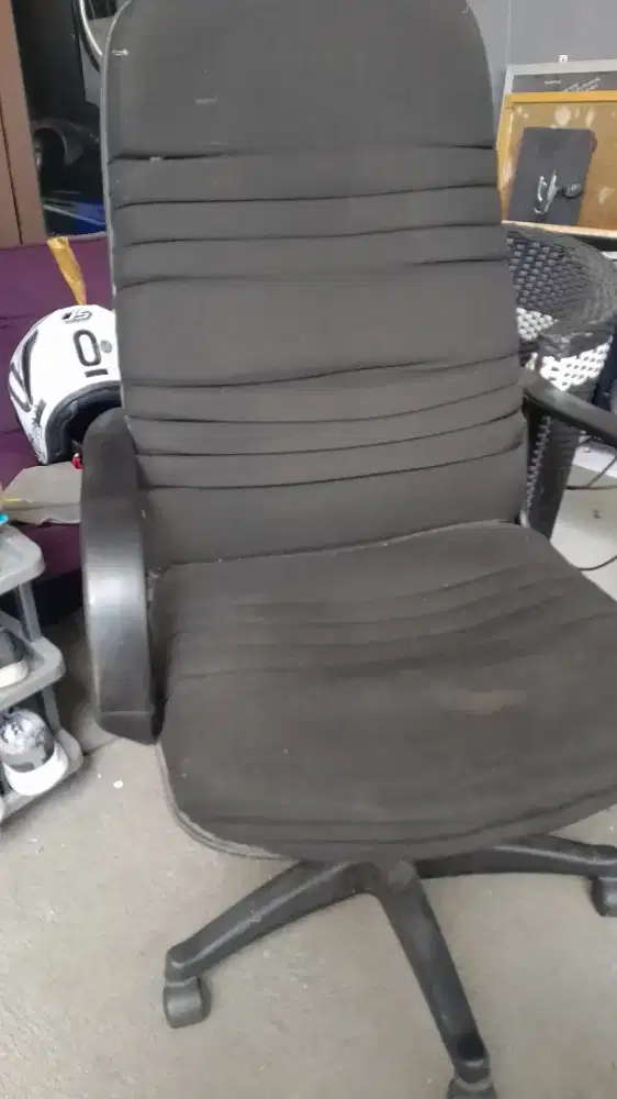 Kursi kerja atau game