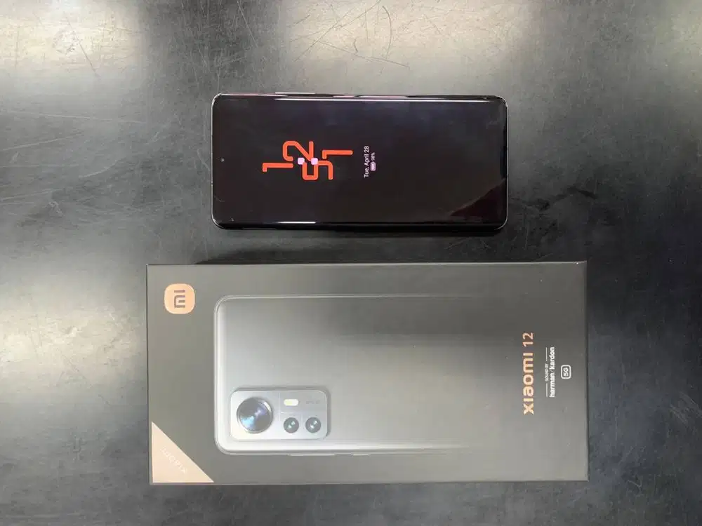 Xiaomi 12 8/256GB Fullset – Flagship Compact Kencang & Premium