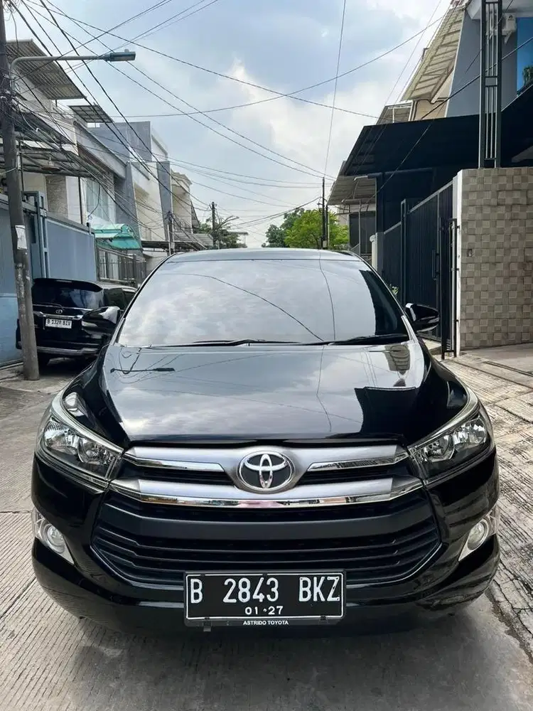 Toyota Kijang Innova 2.4 V Hitam