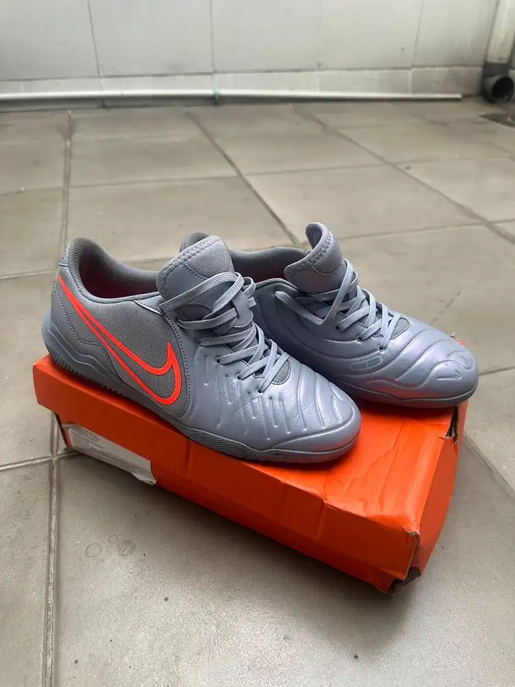 Sepatu Futsal Tiempo Legend 10