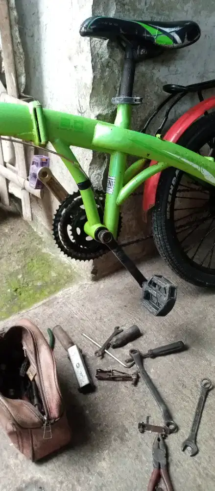 Sepedah lipat dijual.