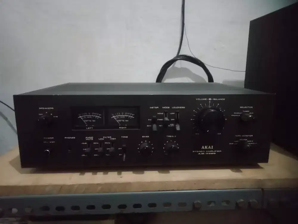 Amplifier integrated AKAI