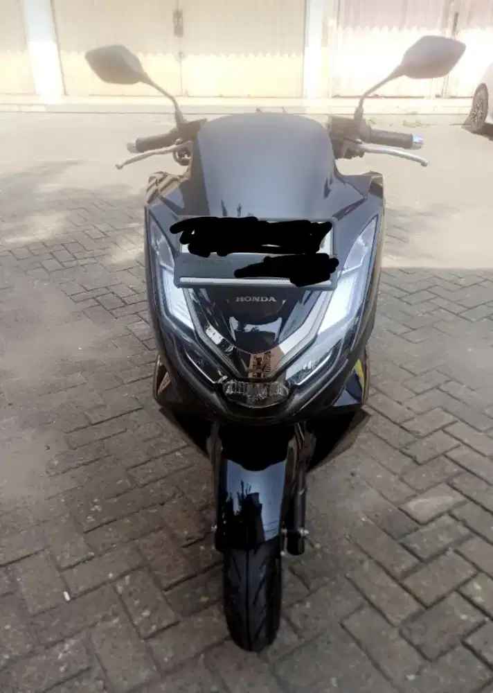 Honda PCX CBS Hitam tahun 2023
