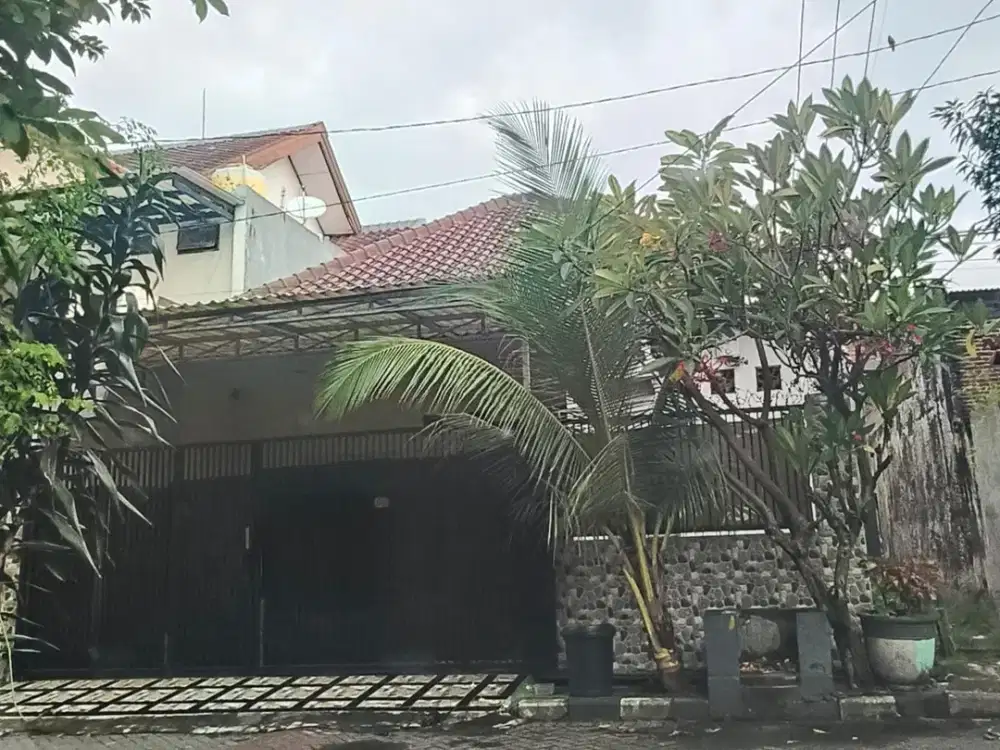 1.5 Lantai Rumah di Simpang Darmo Permai Selatan