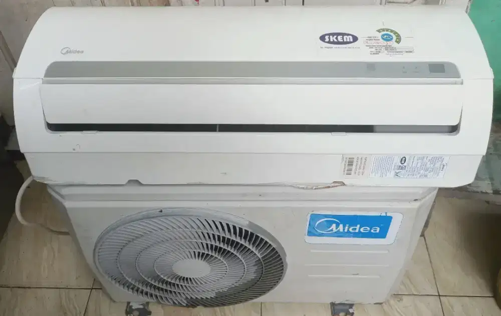 Jual ac midea1/2 pk R 410 lowwat 360 watt kondisi 95% ori semua