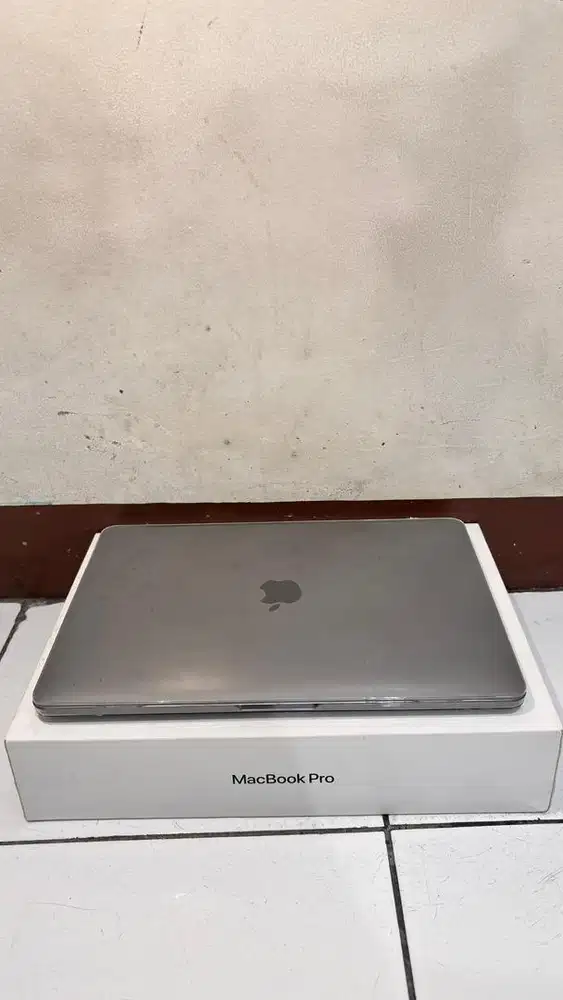 Macbook pro 2020 toucbar intel core i5