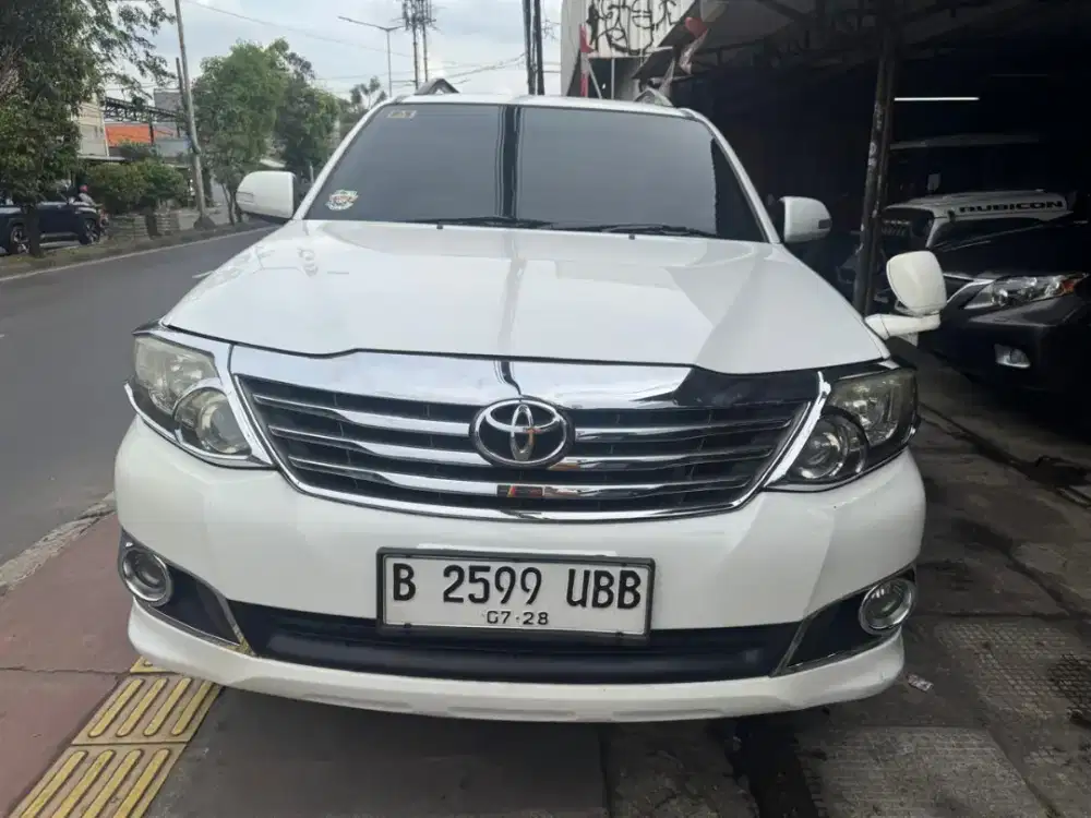 Toyota fortuner diesel th 2012 AT siap pakai