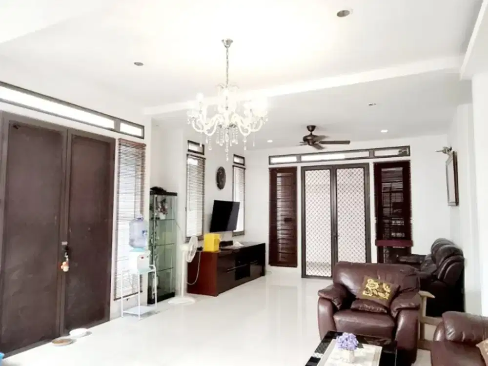 Dijual Rumah Strategis Posisi Hoek Dekat Stasiun Jurang Mangu di Sektor 9 Bintaro Ar-17779