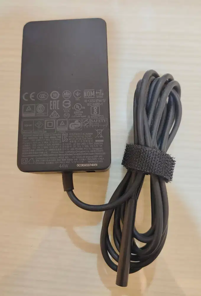 Adaptor Microsoft Surface power adapter 44W + kabel power
