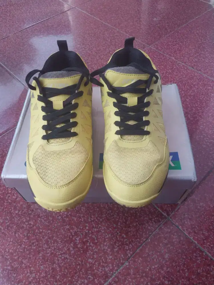 Yonex voltrex size 40 second