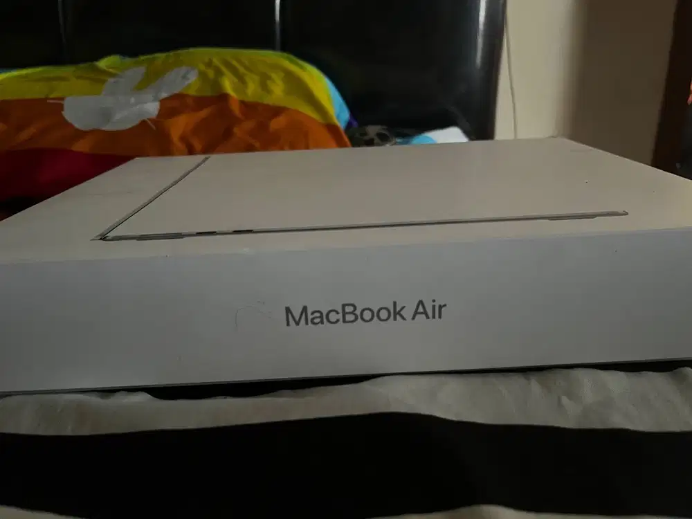 macbook air m4 16/256 silver masih garansi