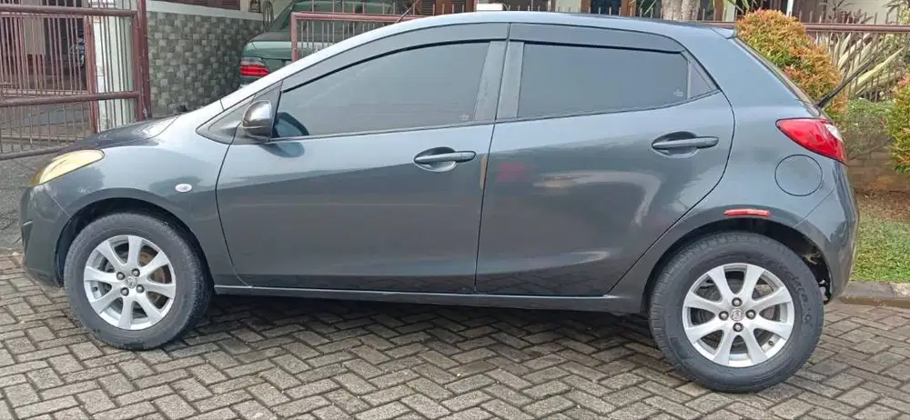 Mazda 2 HB Non Sky 2010, Abu- abu, Matic