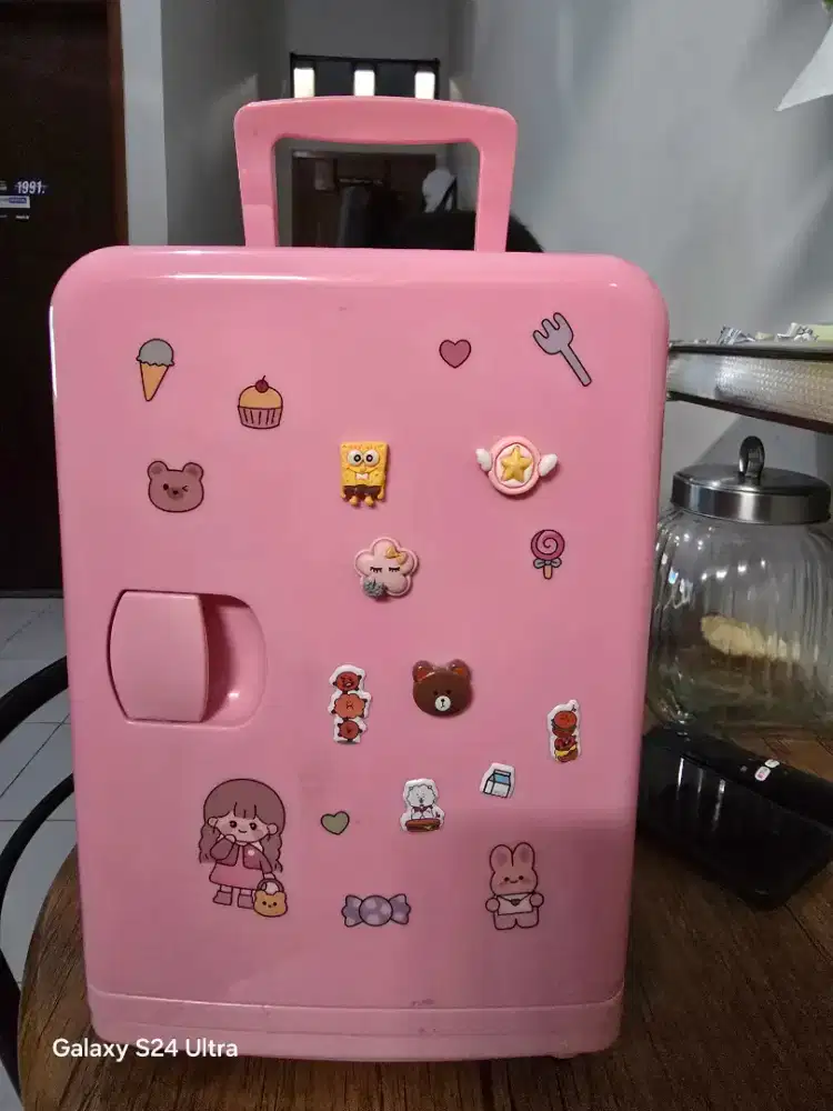 Kulkas skincare mini fridge 4 L