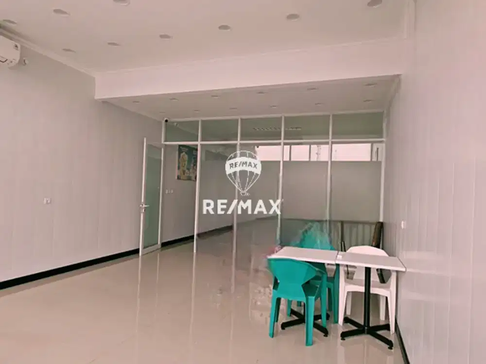 Di Sewakan ruko lokasi strategis & sudah ramai di goldfinch, gading serpong parkir onstreet