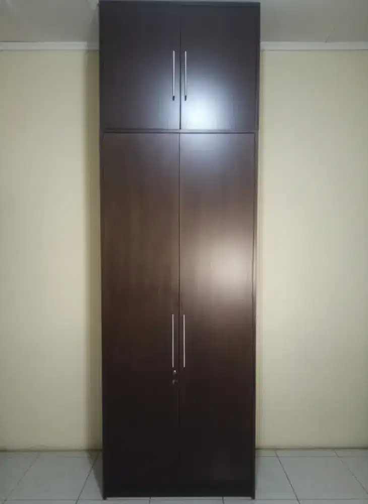 Lemari pakaian tinggi besar 84x61x290 cm