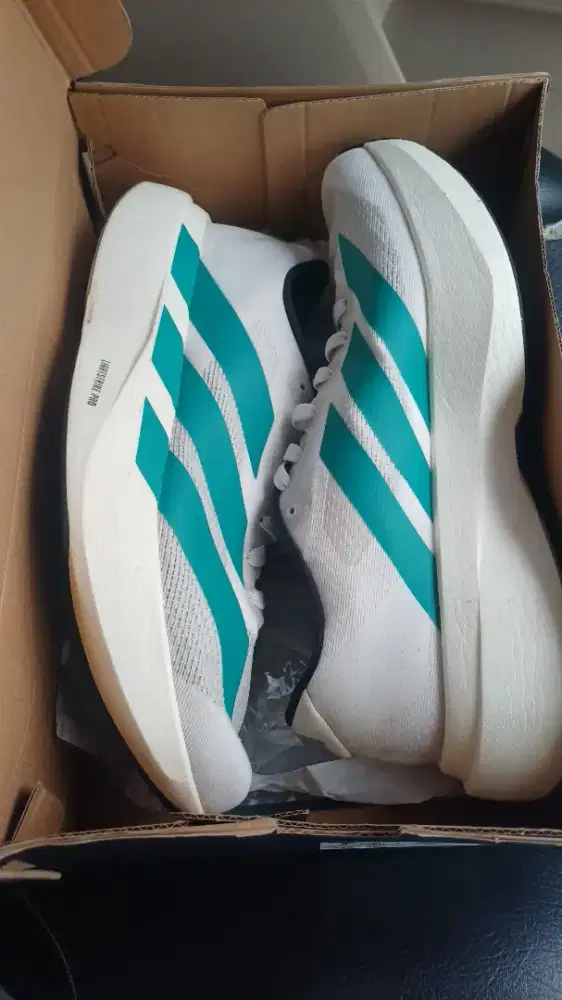 Sepatu adidas adizero