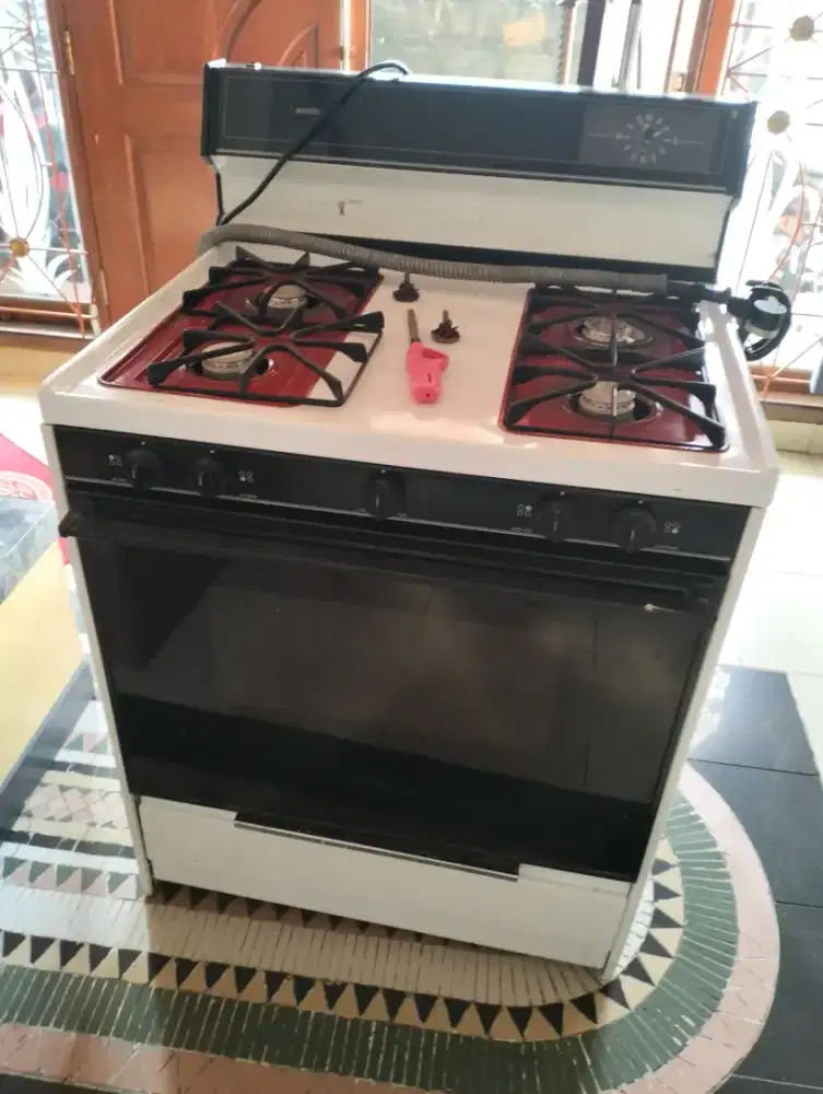 Kompor gas 4 tungku dan oven