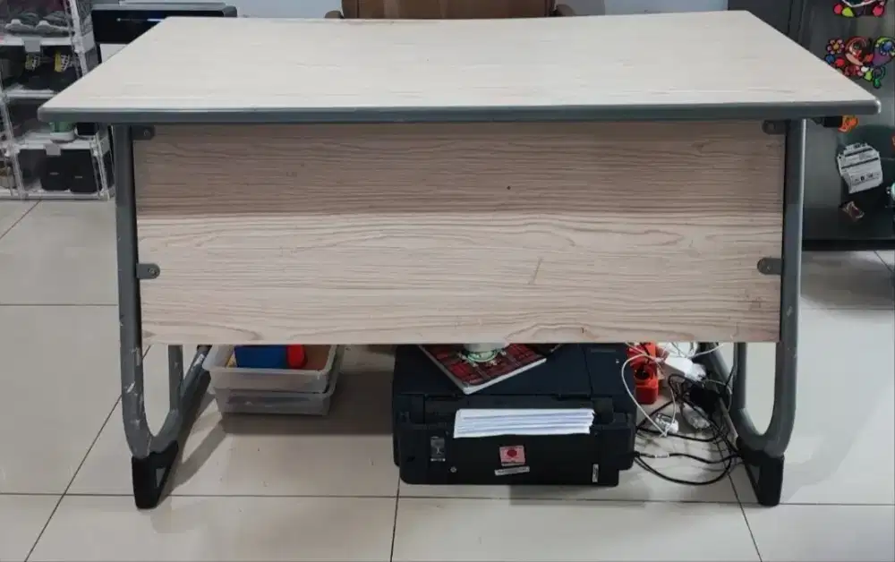 Meja kerja Informa Jacob minus