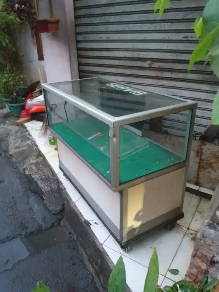 Etalase pulsa 1 meter