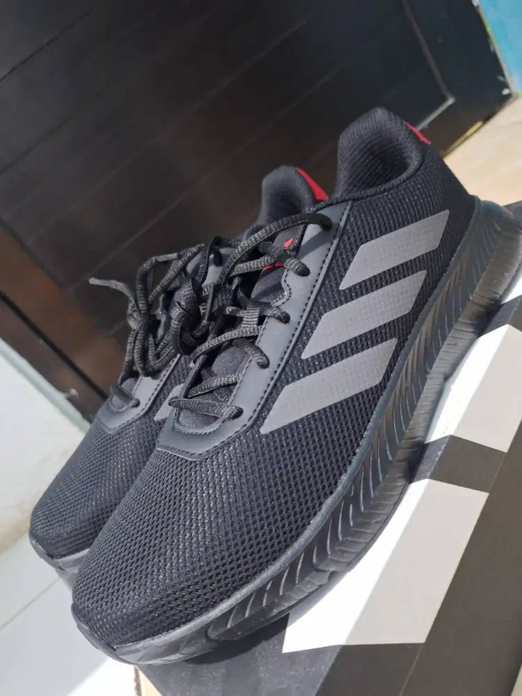 Sepatu Adidas Runner