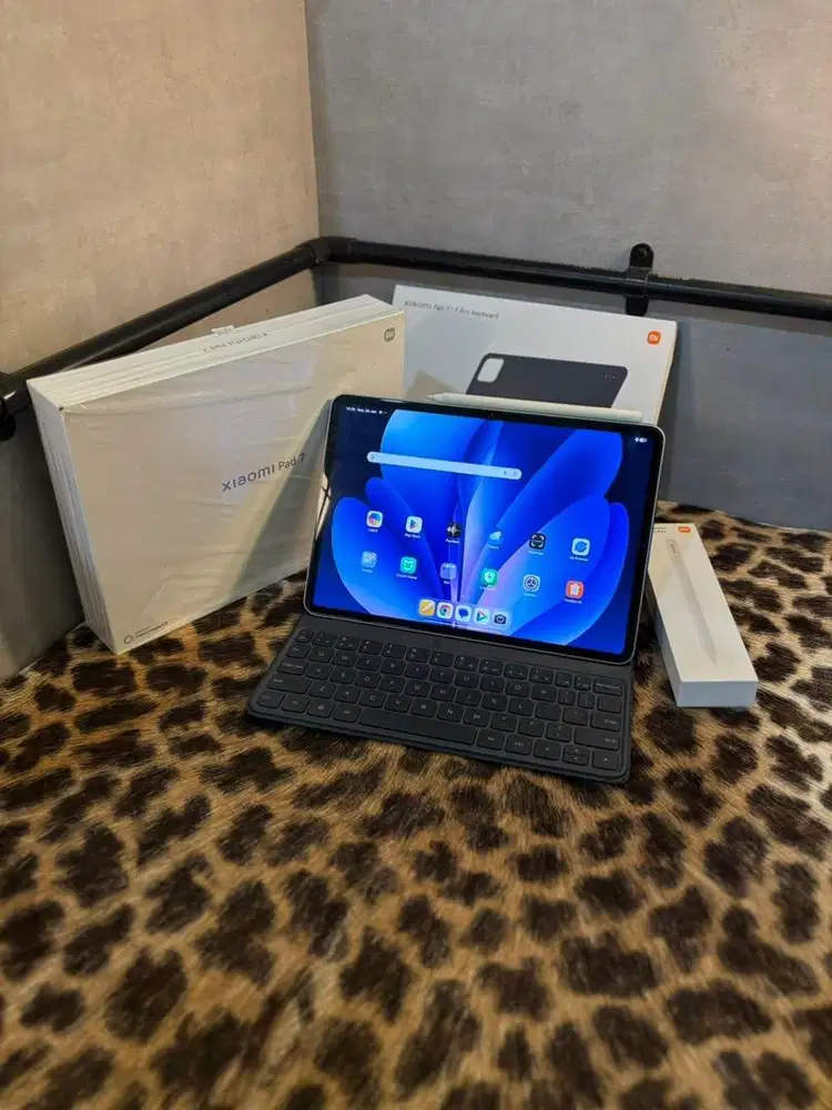 Xiaomi Pad 7 8/256GB Resmi (Fullset Keyboard + Pen)