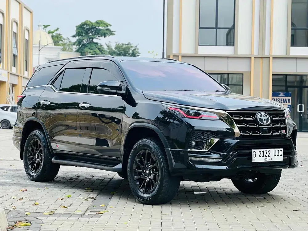 FORTUNER 2.8 GR Sport 4x2 NON 4X4 TETRADRIVE 2024 VELG HITAM ORIGINAL