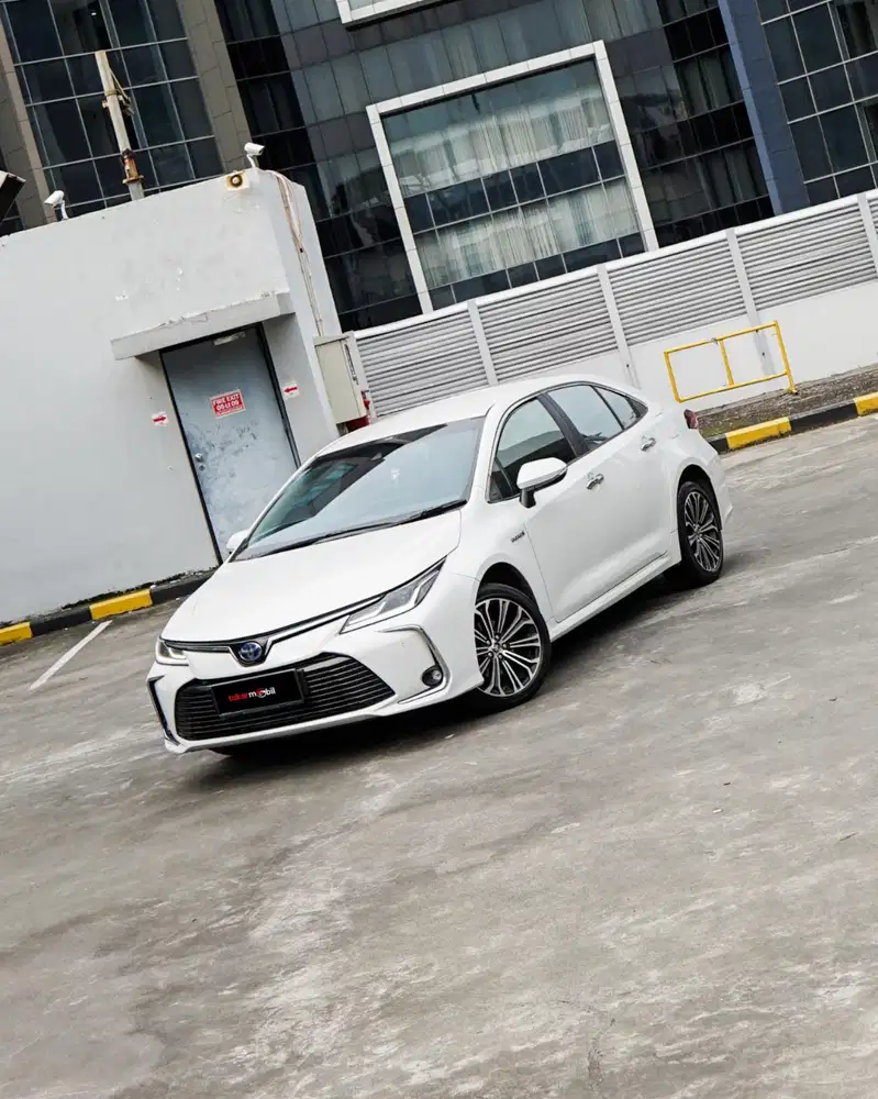 Toyota Corolla Altis 1.8 V Hybrid matic 2021 Pakai 2022 putih genap