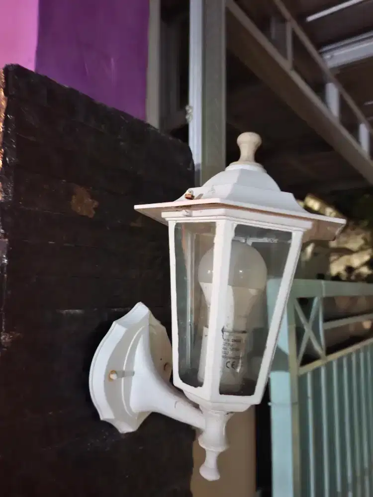 LAMPU PAGAR PUTIH
