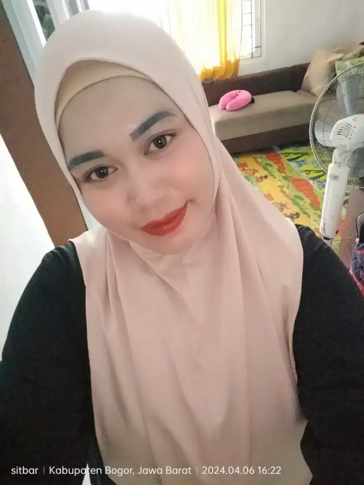 Sedang mencari pekerjaan sebagai admin/Housekeeping