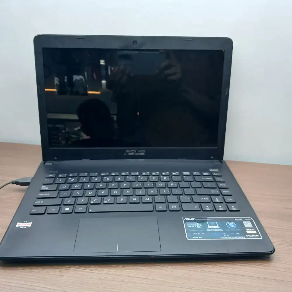 Asus x401u AMD E2 1800 MULUS SIAP PAKE