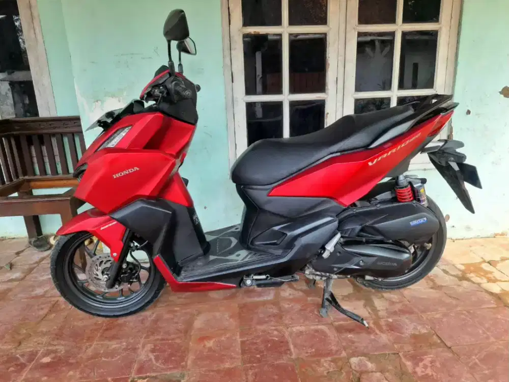 Vario 160 cbs iss red/ merah doff