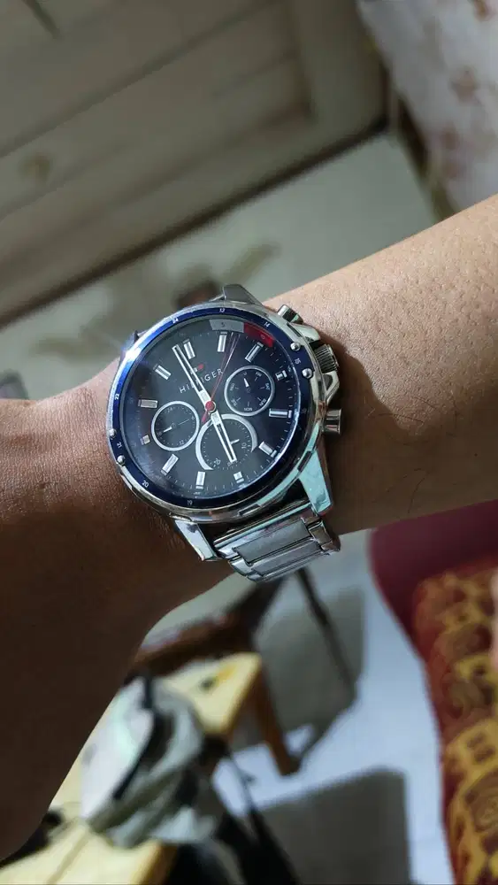 Merek: Tommy Hilfiger