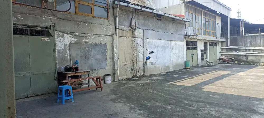 Dijual cepat bangunan bekas pabrik plastik simon