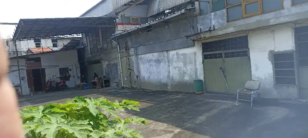 Dijual cepat bangunan bekas pabrik plastik simon