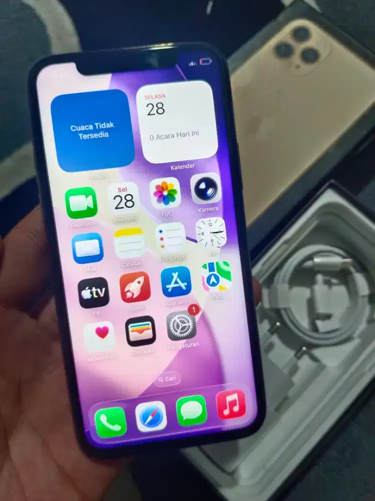 IPhone 11 ProMax Gold lengkap