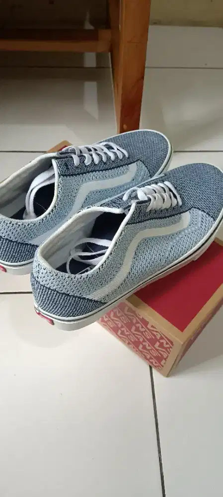 VANS OLD SKOOL EK SIZE 42 NEW