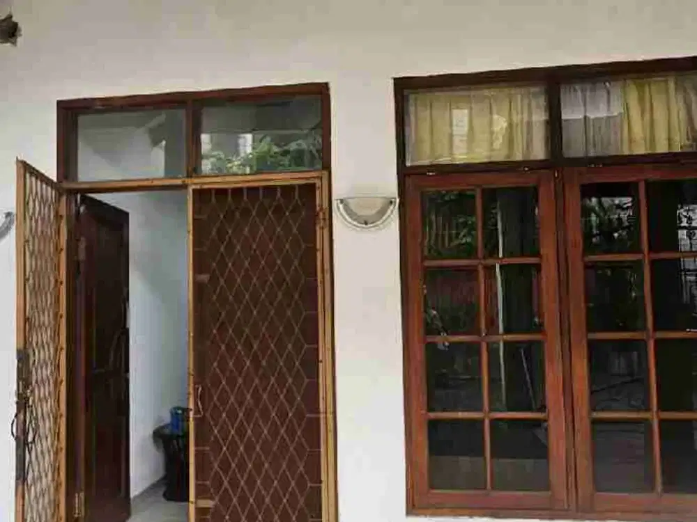 Siap huni. Rumah  lega tanah luas  dalam Perumahan. Lokasi di Ciomas Bogor,
SHM. 4 KT +4 KM. tipe 300/ 260