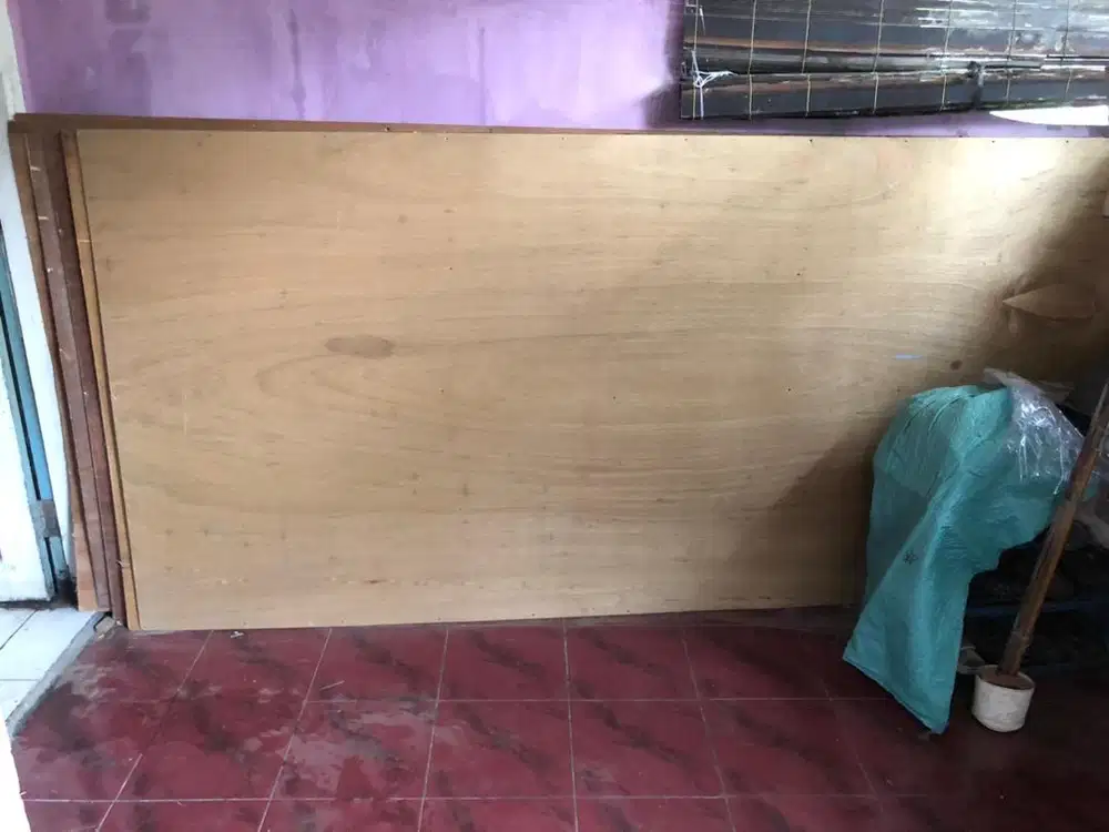 Tripleks bekas eks pasar