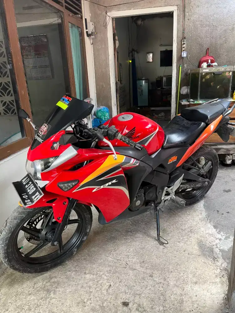 CBR 150 R HONDA CBR 150 R 2011
