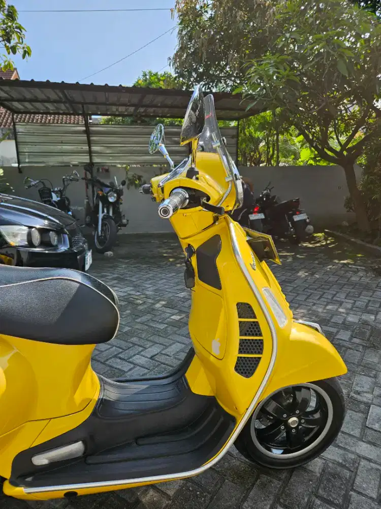 Piaggio GTS like New! Mesin segel. Low KM