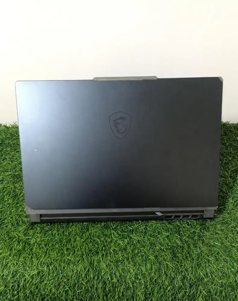 msi cyborg 15
proc i5 gen 12 
rtx 4060