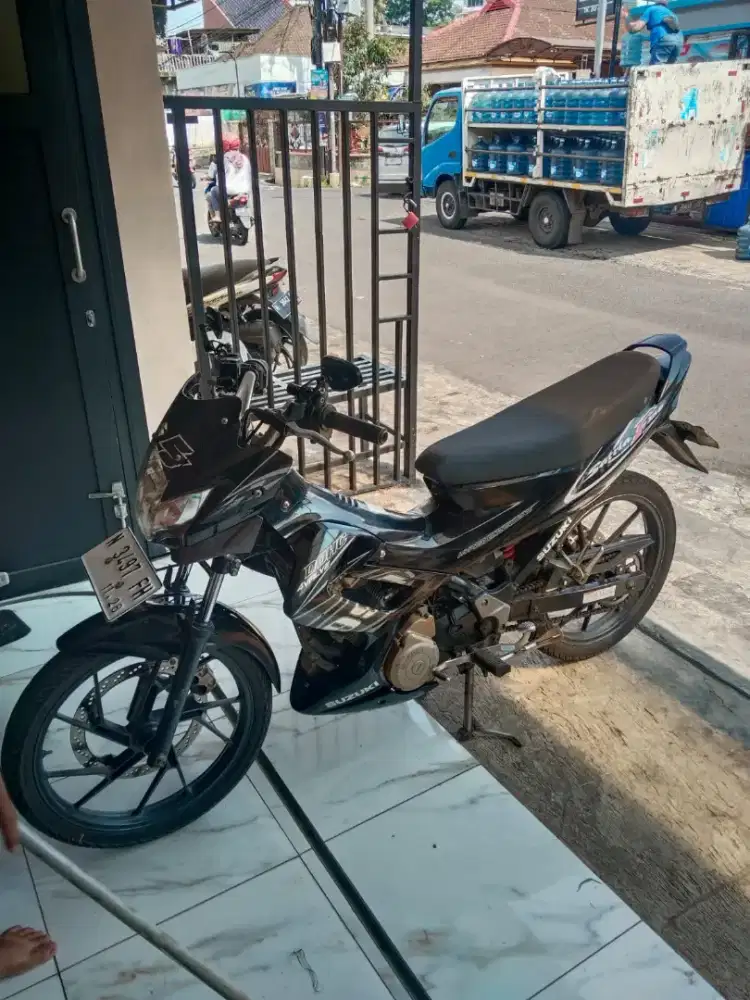 Motor suzuki satria fu