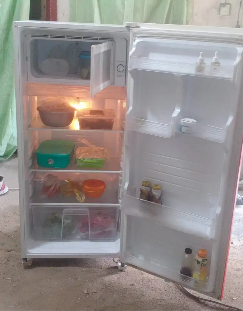 Kulkas 1 pintu SHARP.Mesin original pabrik belum rusak