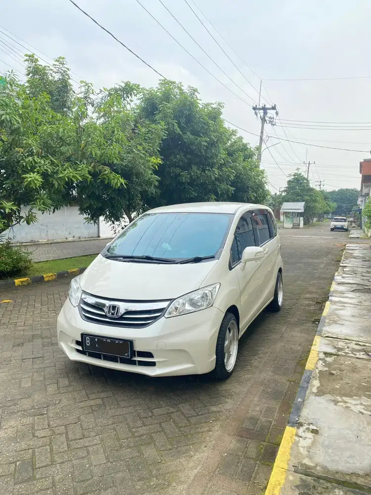 Honda Freed 2012 Bensin