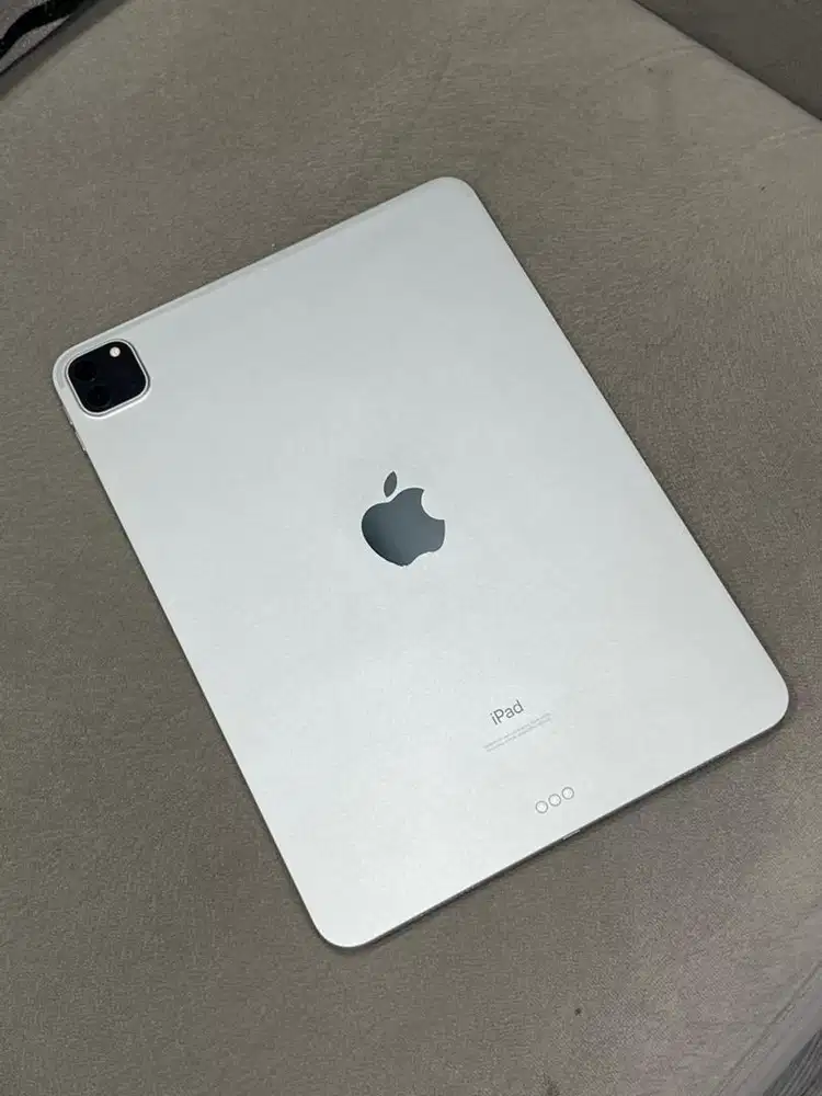 iPad Pro 2020 Gen 2 11” 256GB Silver wifi only ada minus