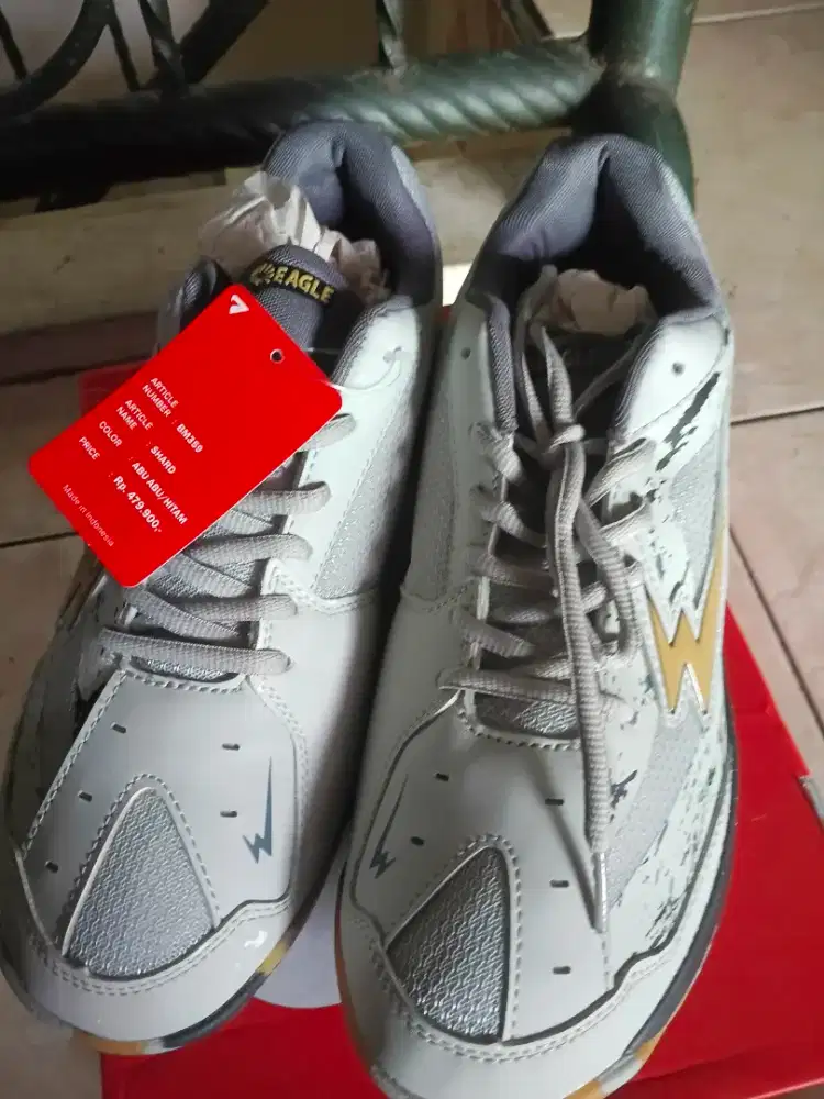 Sepatu Badminton Eagle Shard size 43 Camoflage Abu Hitam.