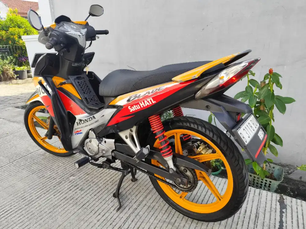Dijual HONDA BLADE REPSOL 110 TAHUN 2013
